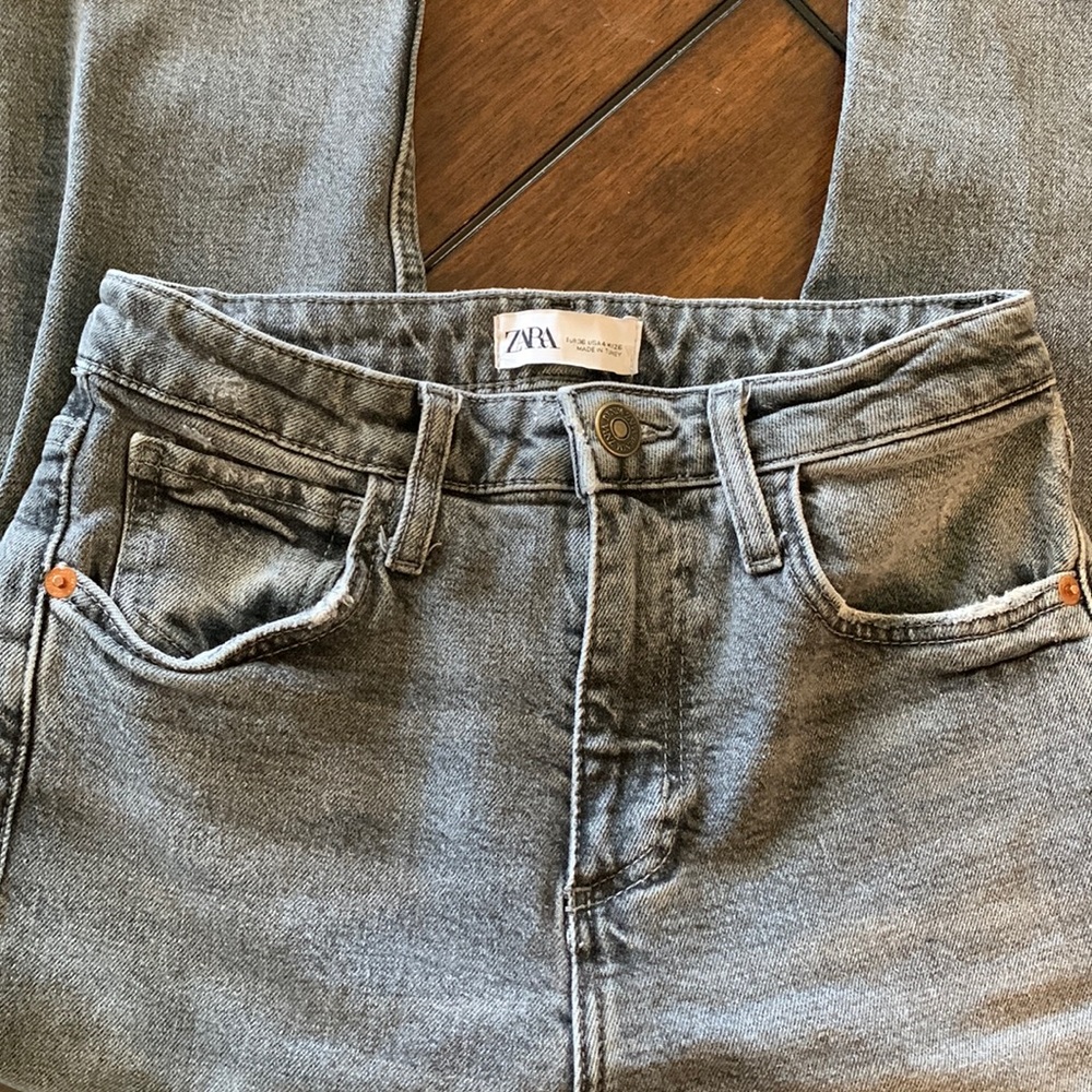 Zara High-Rise Mom jean!
